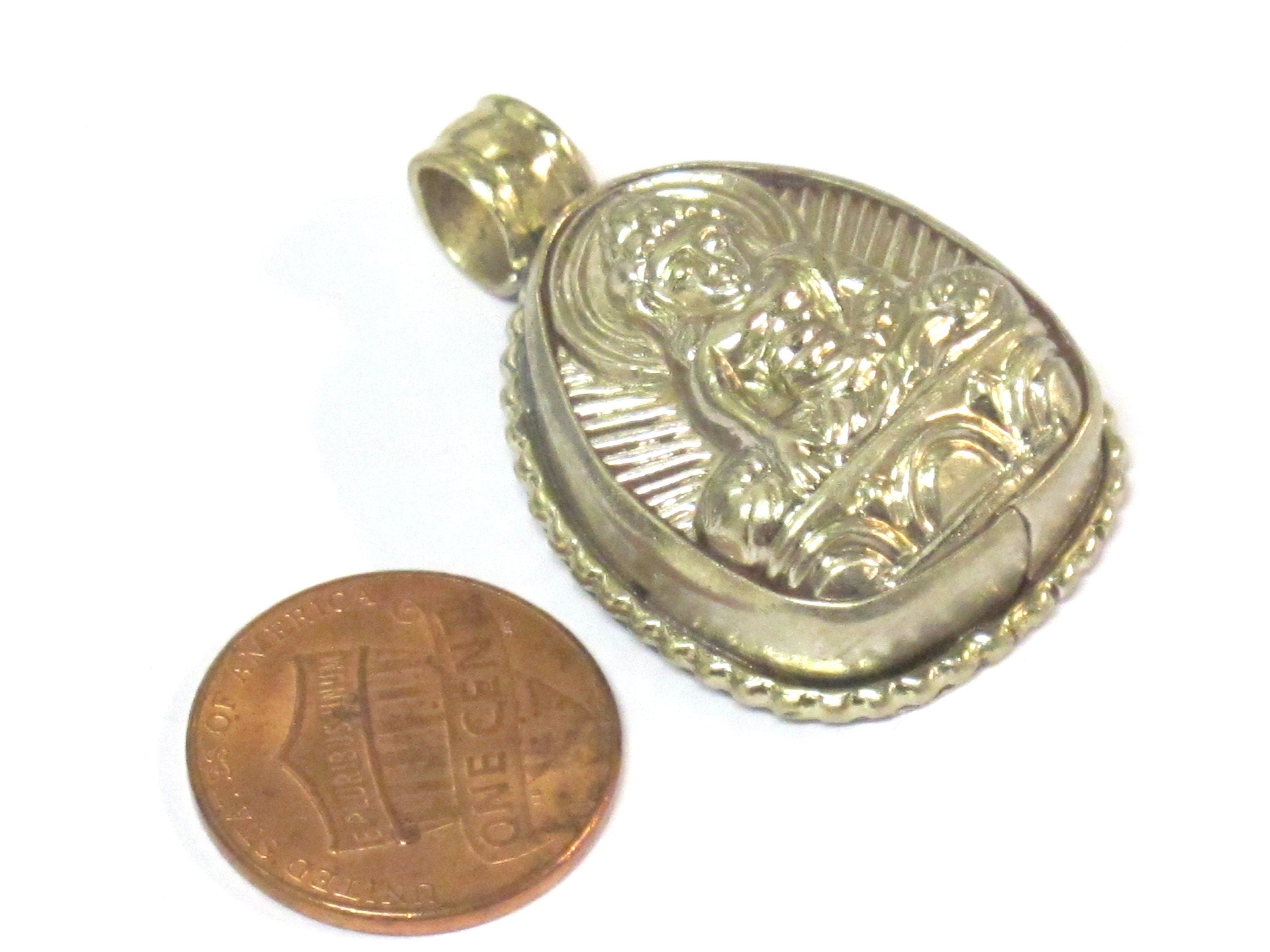 1 Pendant - Tibetan seated on lotus meditating Buddha pendant from Nepal - PM597C