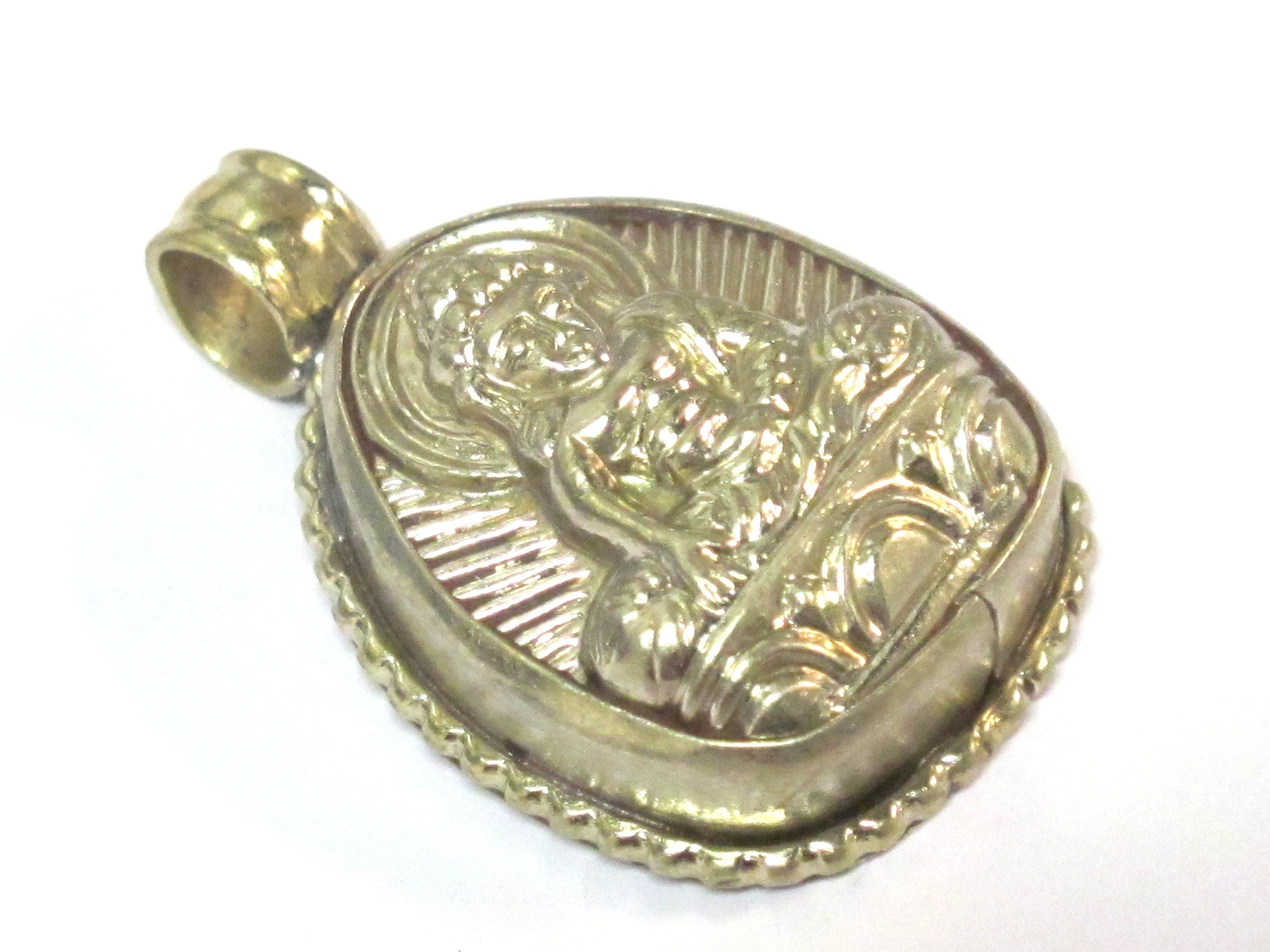 1 Pendant - Tibetan seated on lotus meditating Buddha pendant from Nepal - PM597C