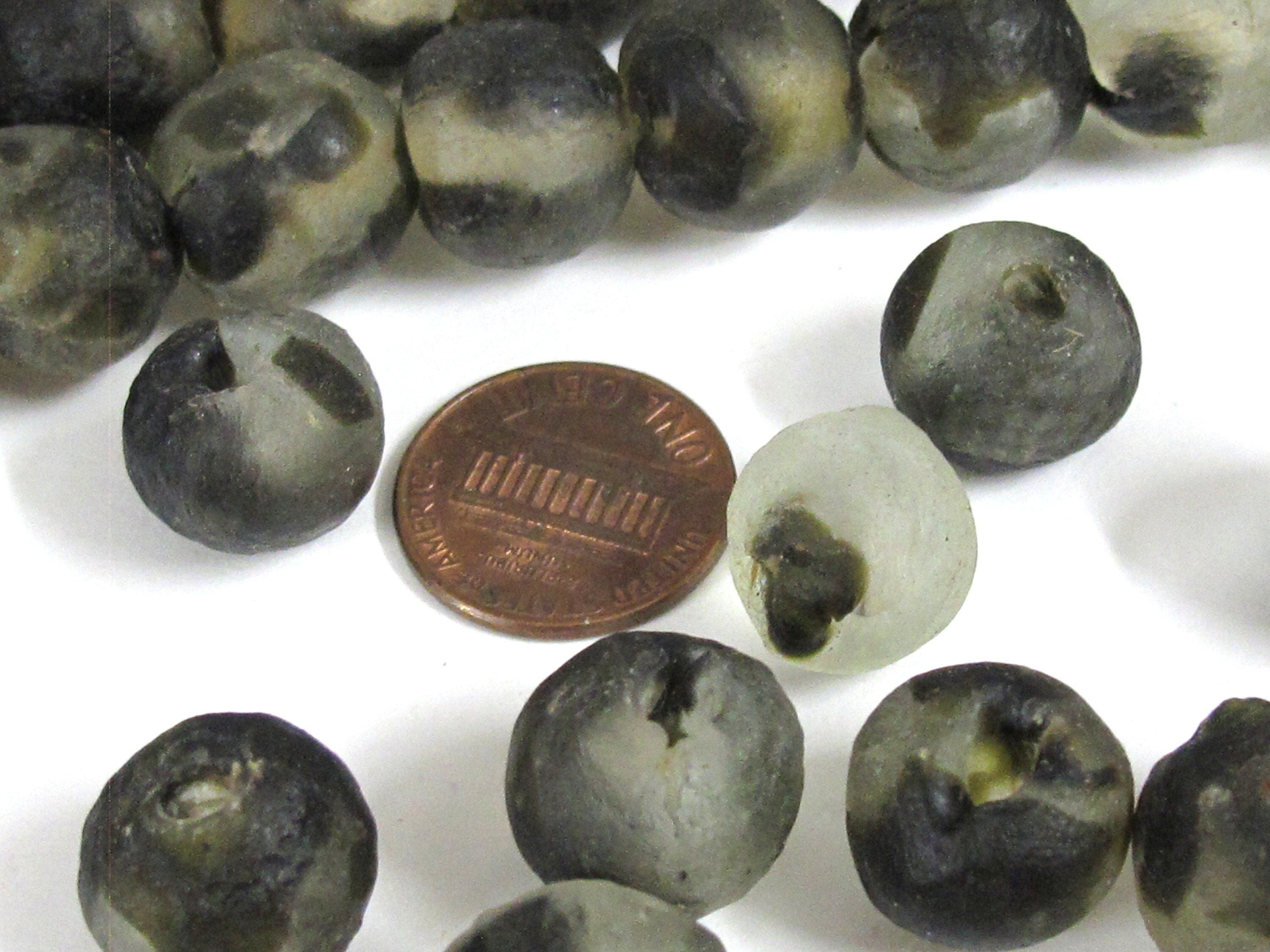 8 BEADS - Thick spotted recycled ethnic ghana recycled glass beads grey black white tone - AB011