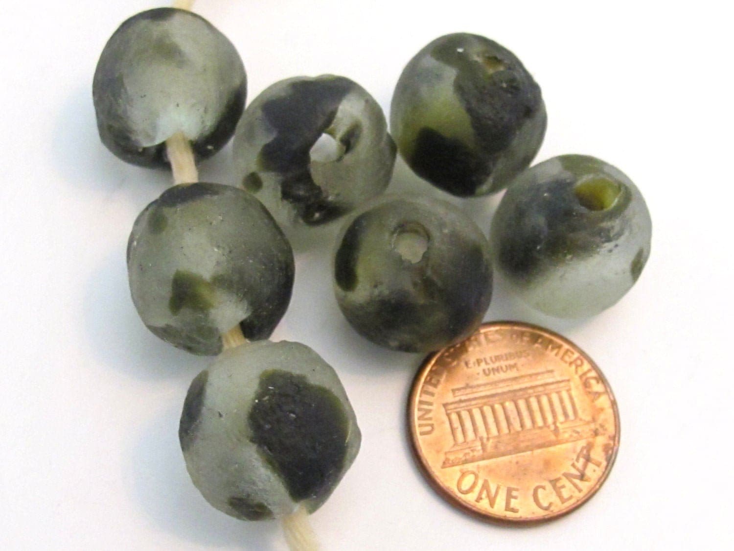 8 BEADS - Thick spotted recycled ethnic ghana recycled glass beads grey black white tone - AB011