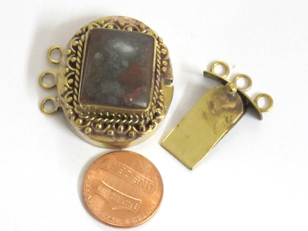 1 clasp - Beautiful oval shape ethnic Nepal bloodstone chalcedony inlaid brass clasp pendant - PM369K