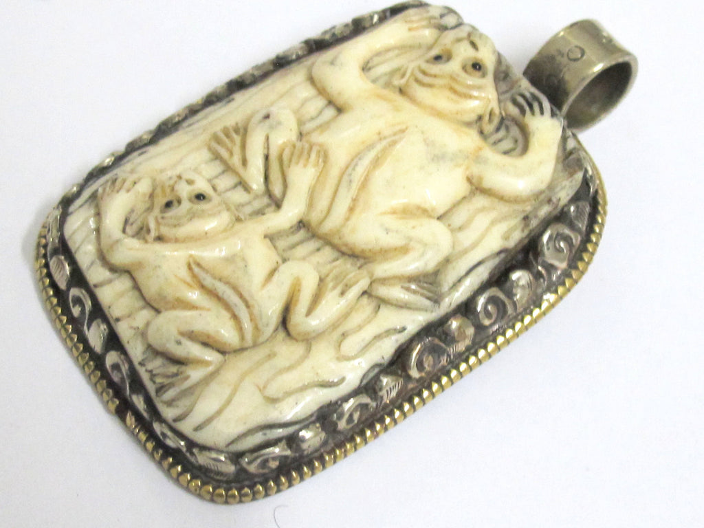 1 Pendant - Large Ethnic Tibetan carved recycled cattle bone frog design pendant with flower carving on reverse side - PB001D
