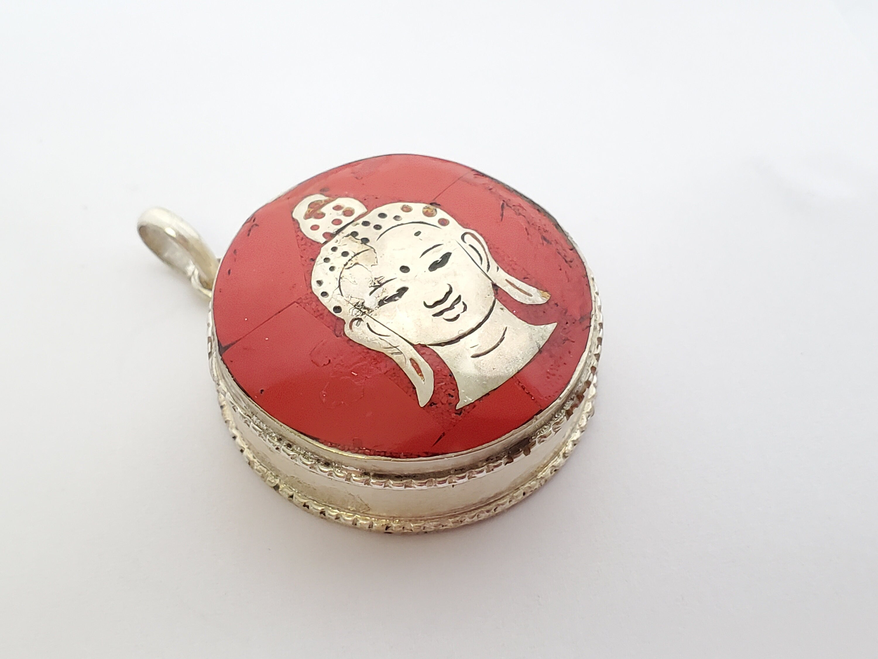 Beautiful Tibetan Buddha face Box Pendant with dyed inlay - PM148b Nepalbeadshop