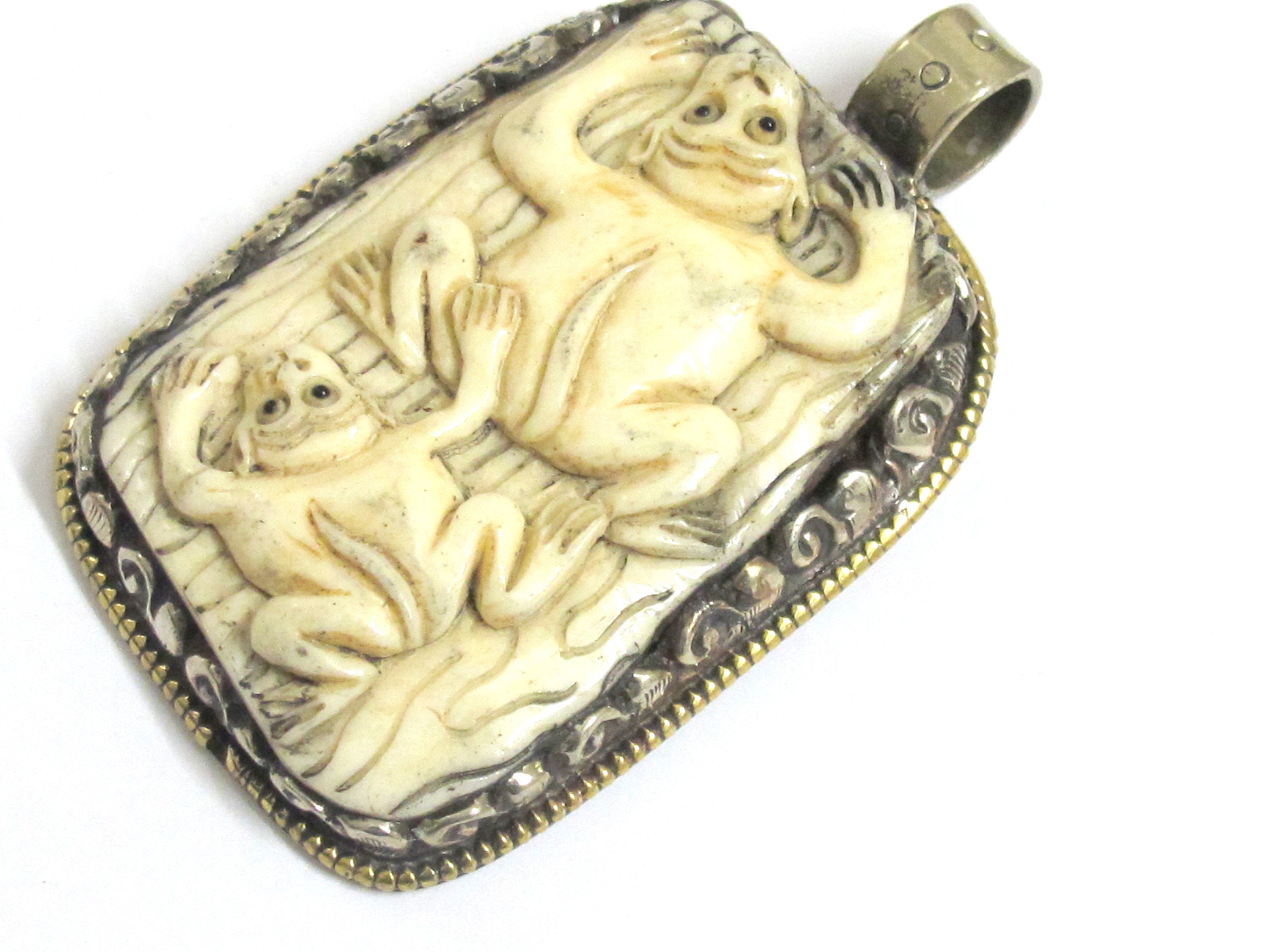 1 Pendant - Large Ethnic Tibetan carved recycled cattle bone frog design pendant with flower carving on reverse side - PB001D