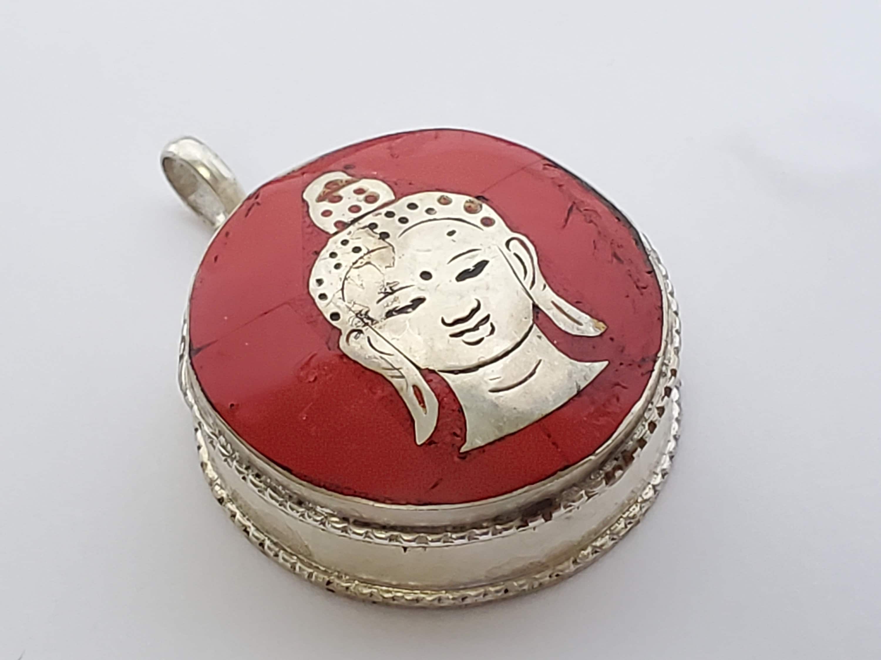 Beautiful Tibetan Buddha face Box Pendant with dyed inlay - PM148b Nepalbeadshop