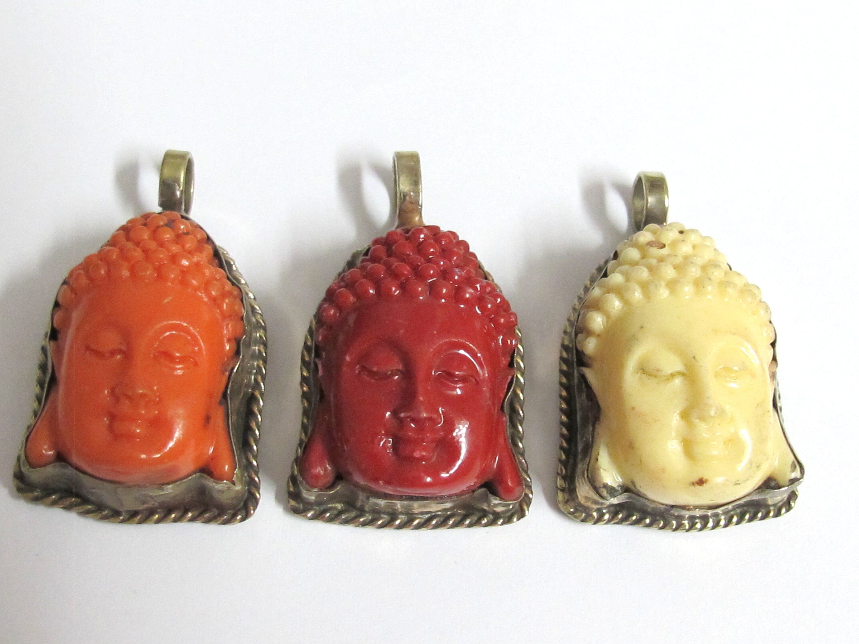1 pendant - Tibetan Nepal resin Buddha face pendant with floral carving on other side-- PM485B