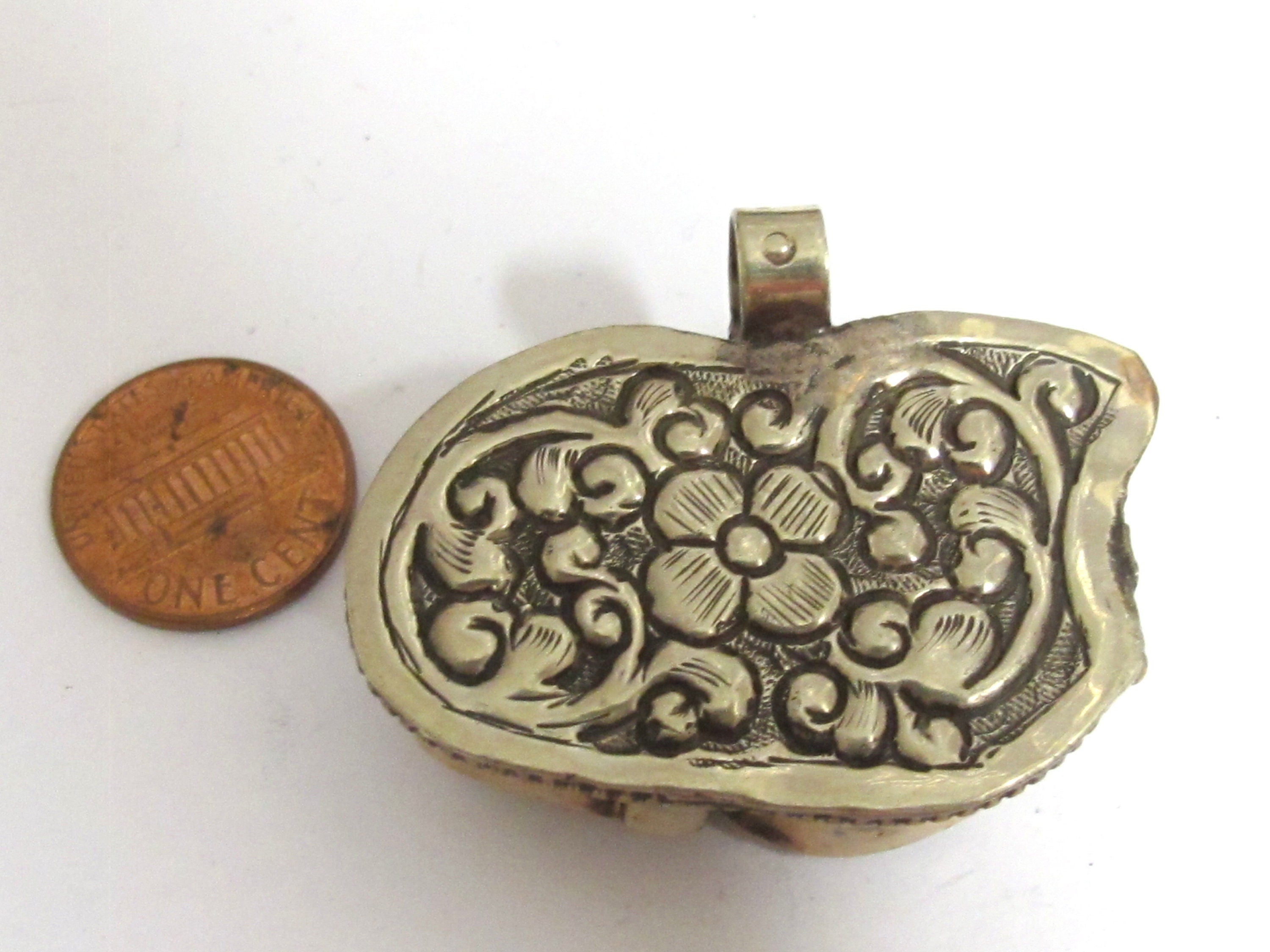 1 Pendant - Carved upcycled cattle bone animal horse shape pendant with floral carving on reverse side handcrafted Nepal - PB009E