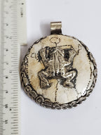 Tibetan animal frog design conch shell unique pendant with reverse side bee flower design - PM199C