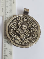 Tibetan animal frog design conch shell unique pendant with reverse side bee flower design - PM199C