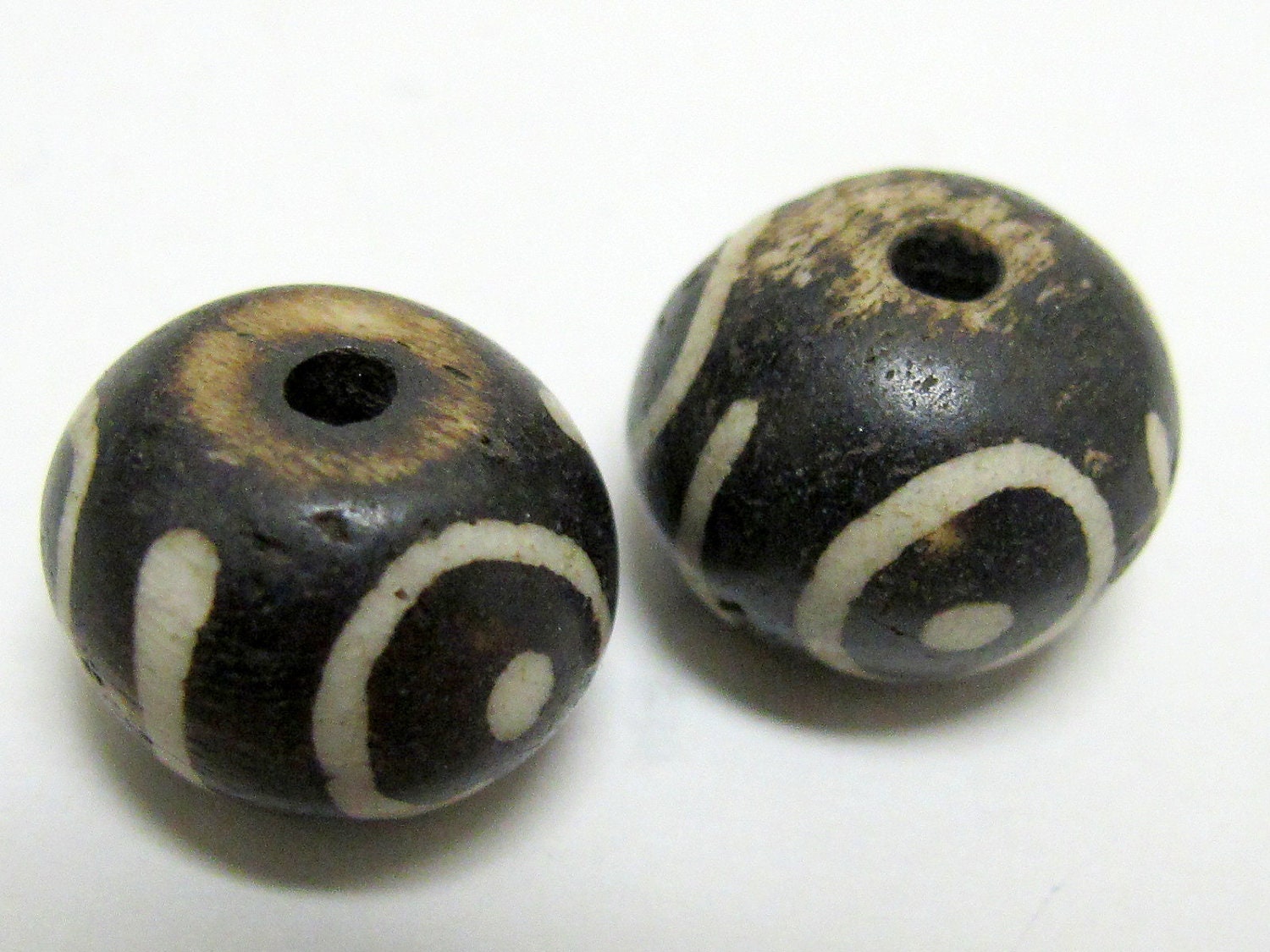Old carved cattle bone beads eye circles design beads - 6 beads set - BD219