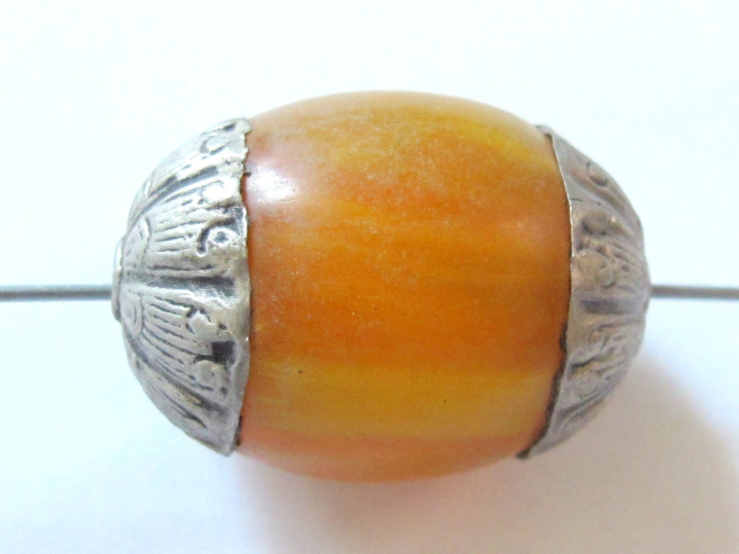 Large focal Tibetan copal resin capped beads - 1 bead - BD169