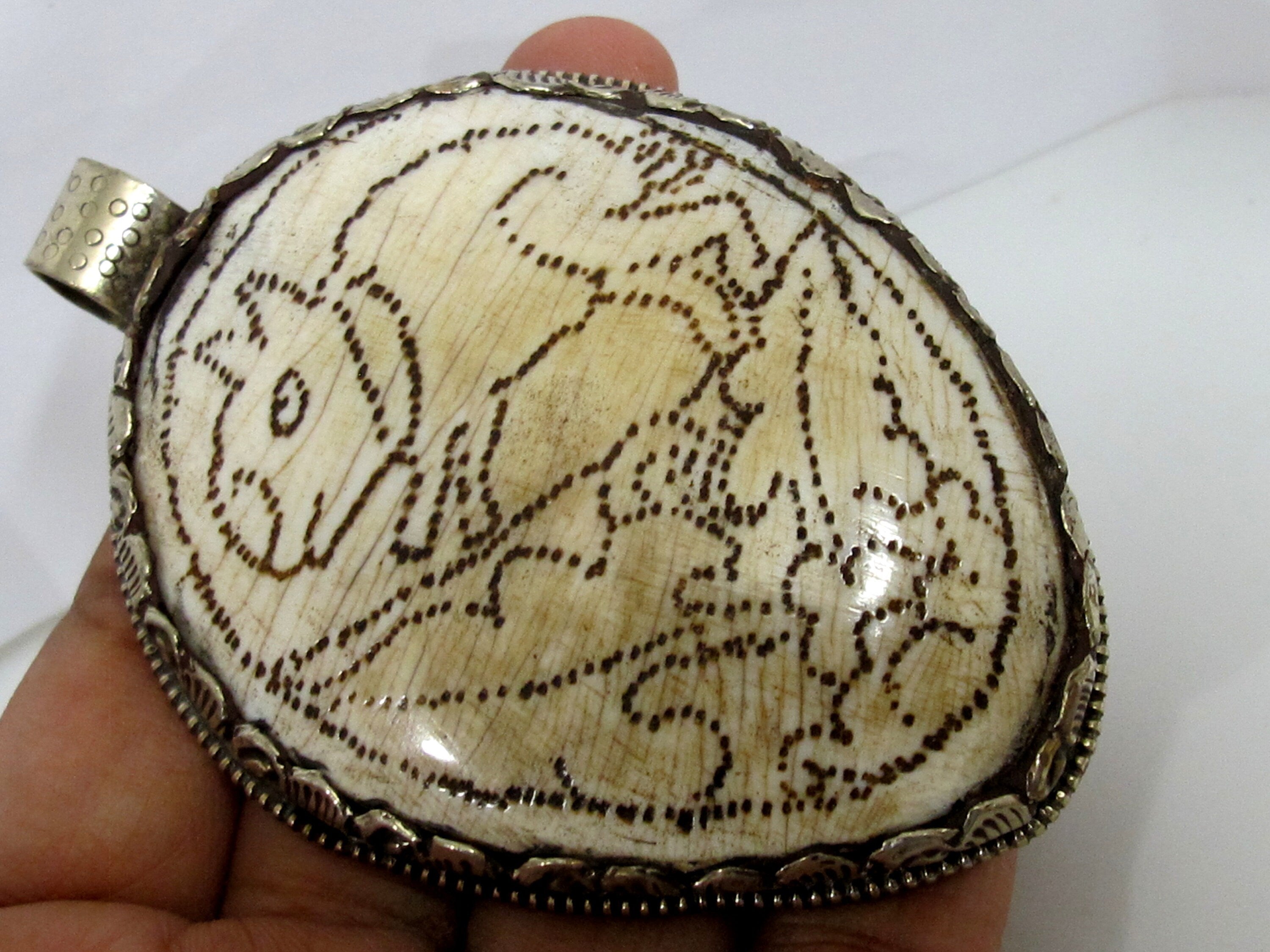 OOAK unique Ethnic Rustic large size naga conch shell hand carved tribal rabbit animal design pendant reverse side fish carving - PM406YA