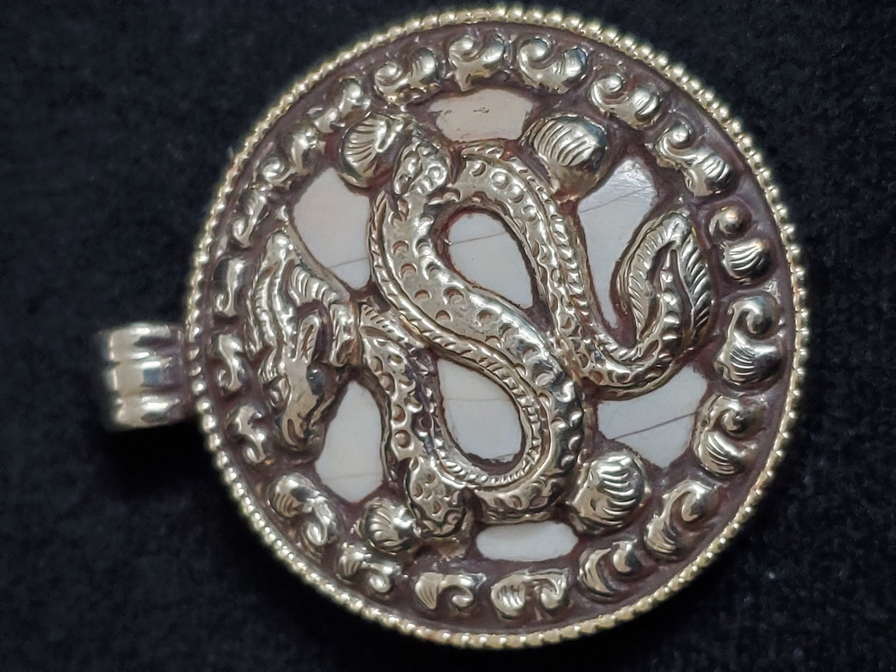 OOAK - Tibetan dragon and deer design ethnic naga conch shell Reversible pendant - PM199B