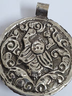 Tibetan animal frog design conch shell unique pendant with reverse side bee flower design - PM199C