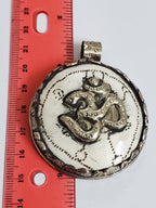 1 pendant - Ethnic tribal Tibetan om naga conch shell pendant Ohm Aum om mantra Nepal yoga meditation jewelry making - PM199D