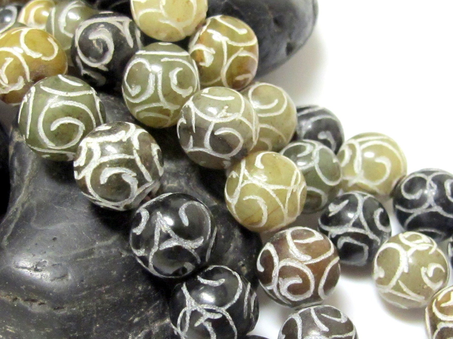 Ethnic carved Tibetan Jade gemstone beads - 4 beads - 11 mm size - GM003