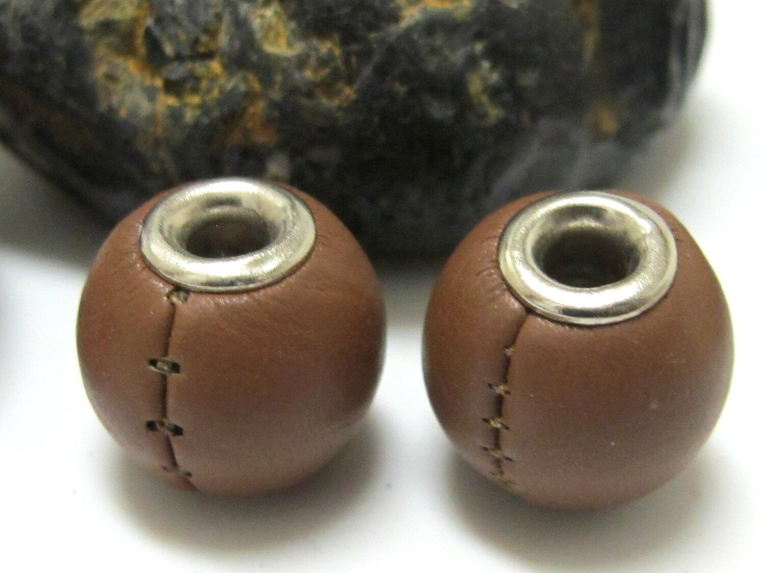 Cool look leatherette beads pair - Brown color - 2 beads - BD155