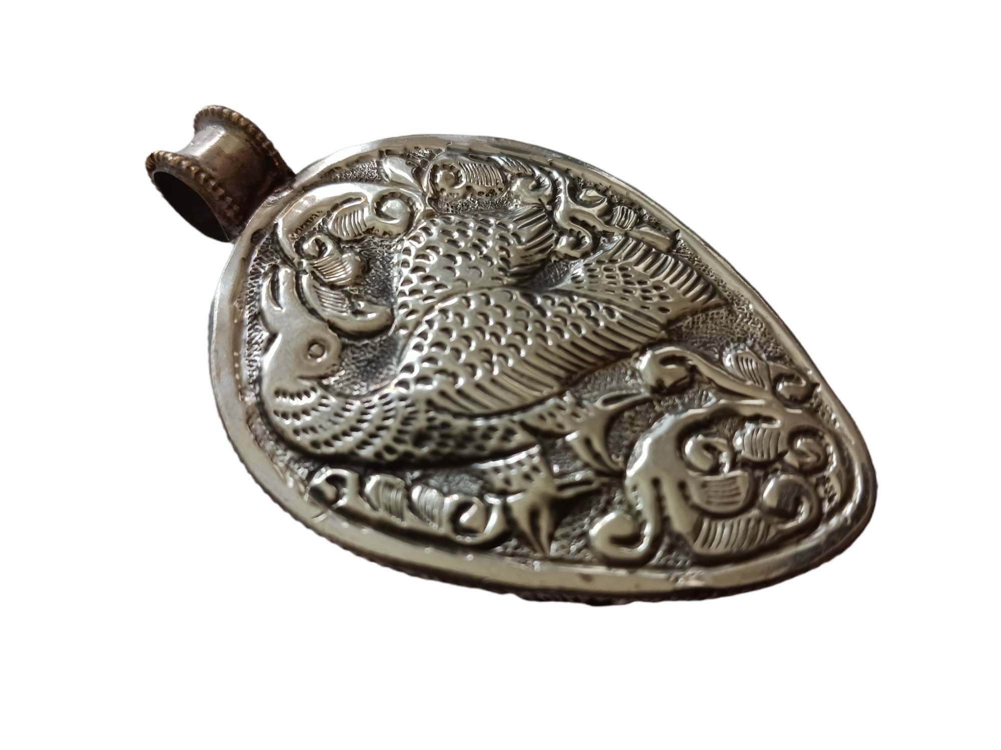OOAK unique Tibetan naga conch shell Frog pendant reverse side Phoenix bird design -Nepal PM409MG