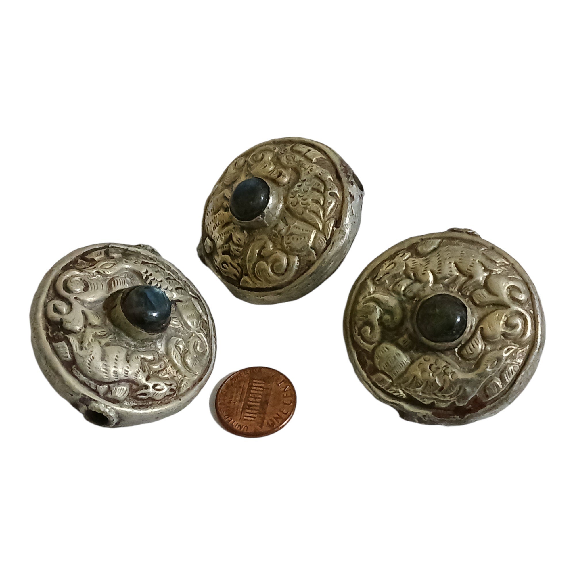 1 Bead - Reversible large Tibetan silver repousse Bead with labradorite inlay on both sides - BD669H