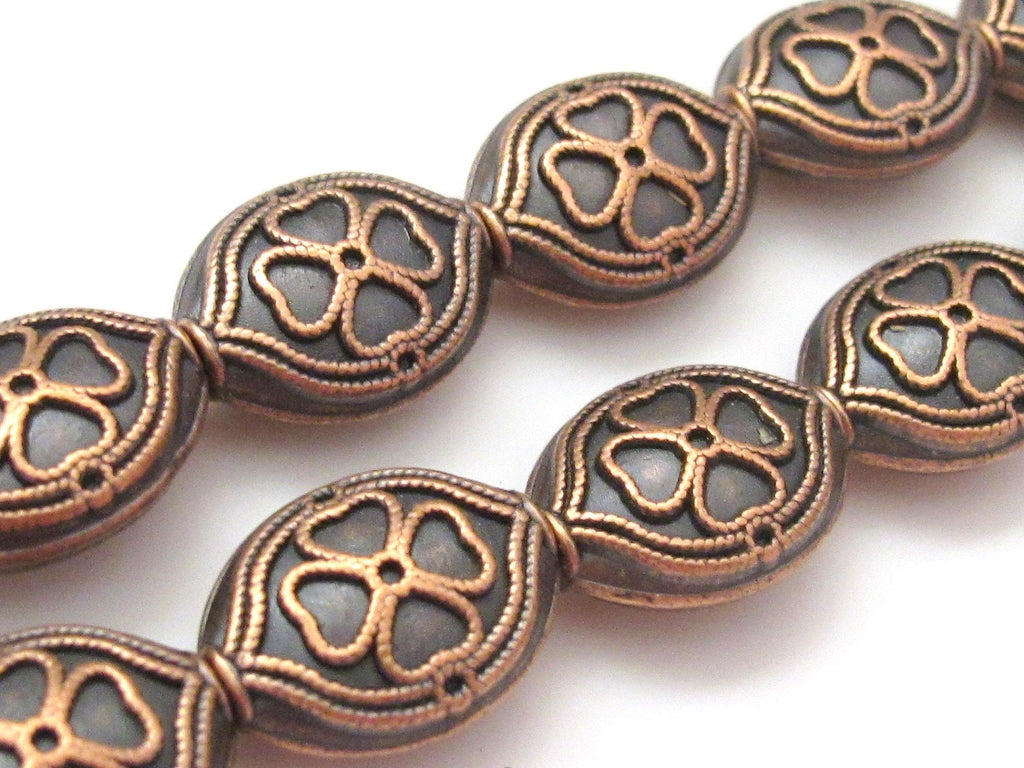 4 beads - Clover design copper tone metal beads BD187