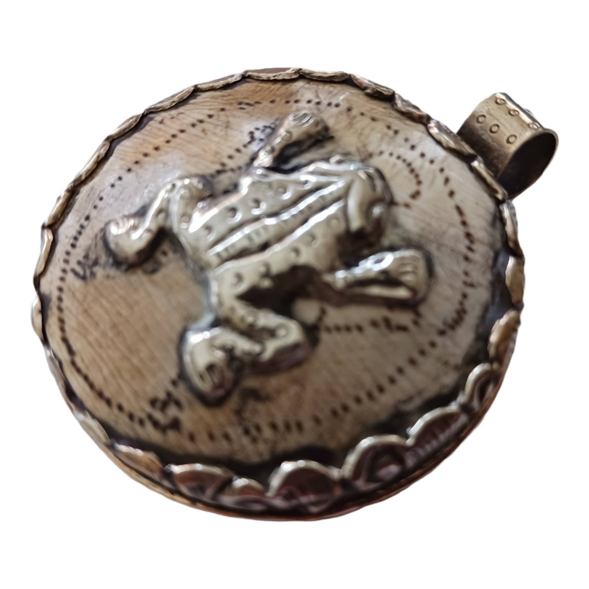 OOAK Ethnic tribal Tibetan naga conch shell Frog pendant tribal figure carved reverse side floral design -Nepal PM409MF