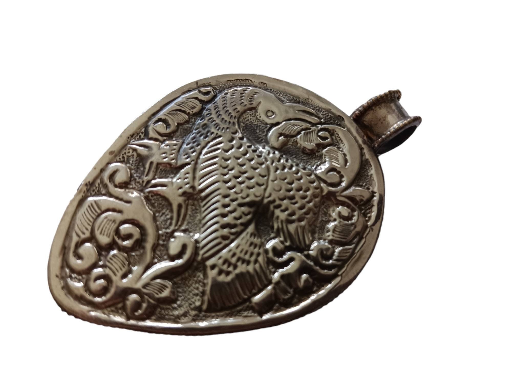 OOAK unique Tibetan naga conch shell Frog pendant reverse side Phoenix bird design -Nepal PM409MG