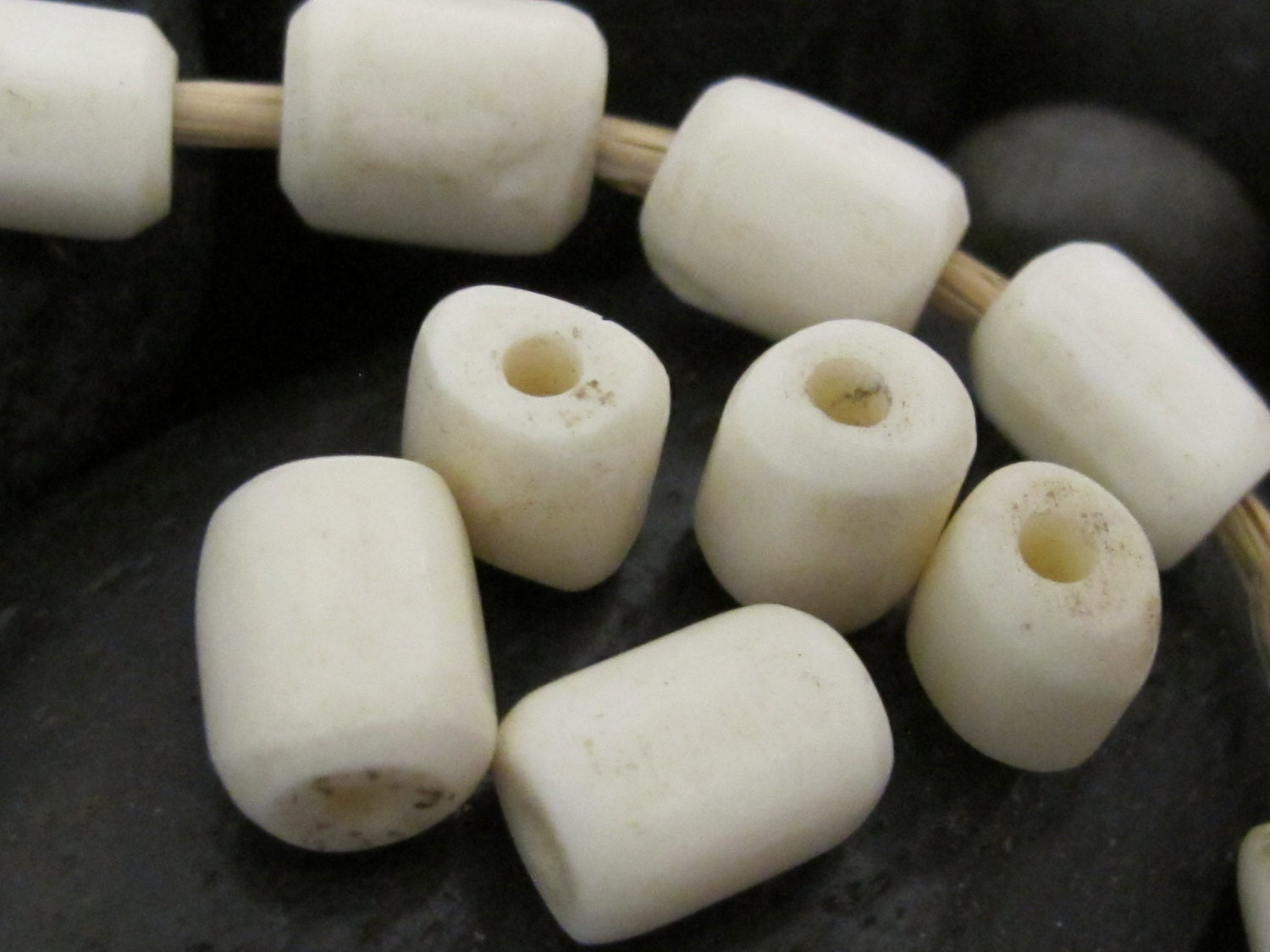 8 Beads - old barrel shape cream color bone beads - BD226
