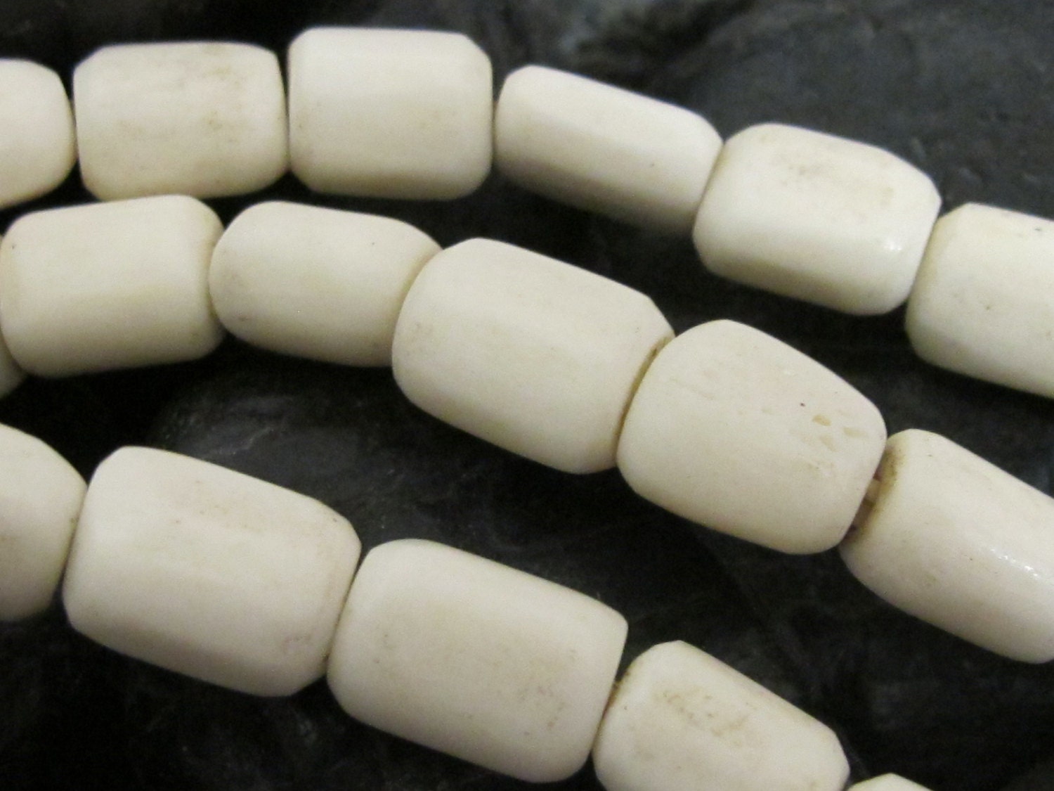 8 Beads - old barrel shape cream color bone beads - BD226