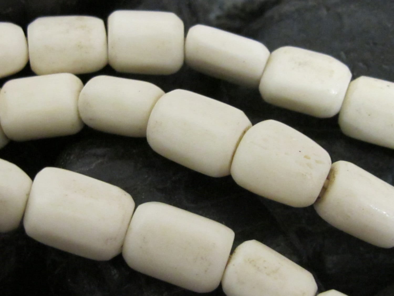 8 Beads - old barrel shape cream color bone beads - BD226