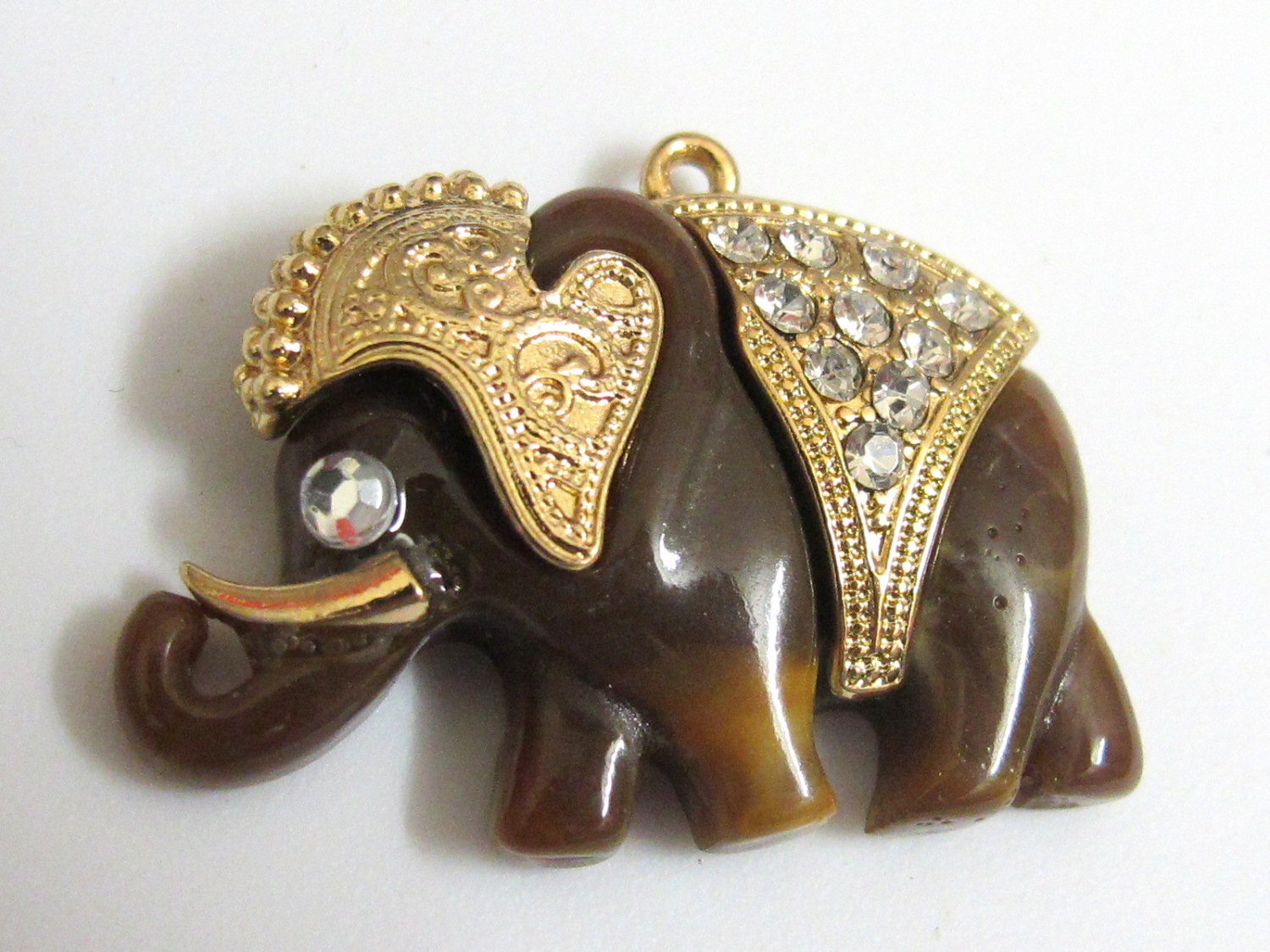 2 pieces - Resin elephant charms with sparkly rhinestones - SP005A