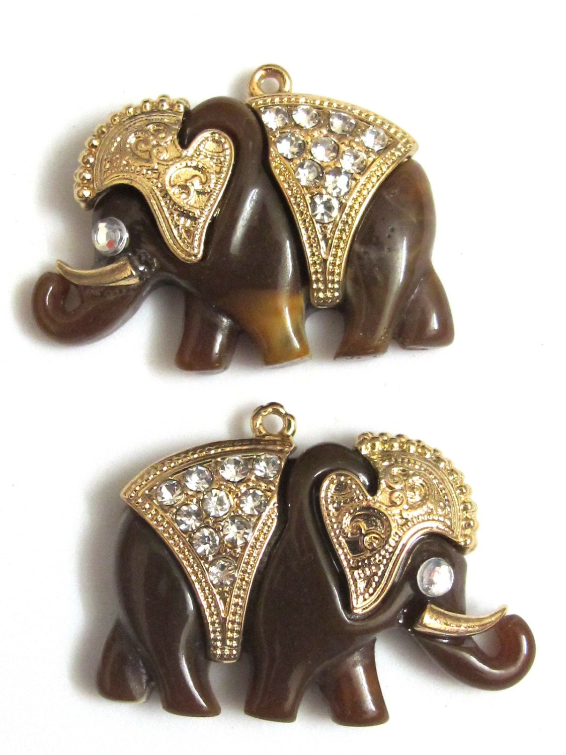 2 pieces - Resin elephant charms with sparkly rhinestones - SP005A