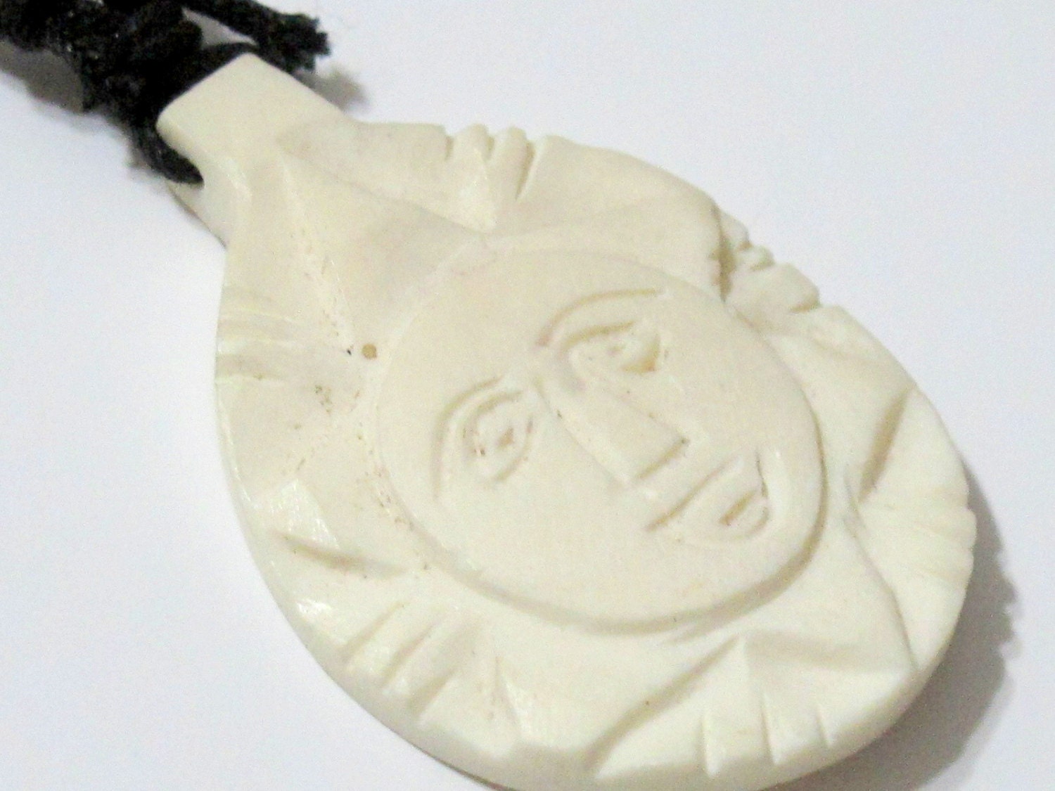 Cream color carved face recycled cattle bone pendant from Nepal - PB015