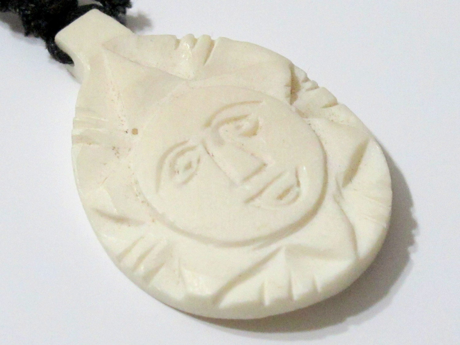 Cream color carved face recycled cattle bone pendant from Nepal - PB015