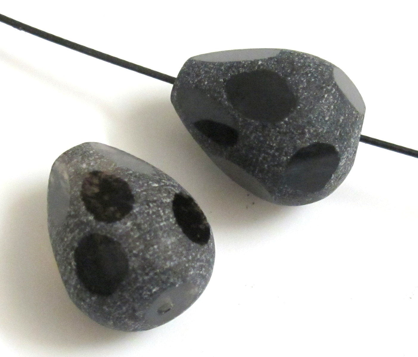 Unique Black onyx Agate tear drop faceted beads - 1 bead - GM036