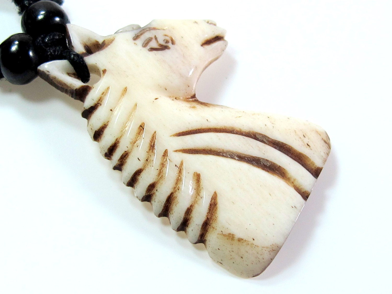 Carved horse head shape bone pendant - PB021