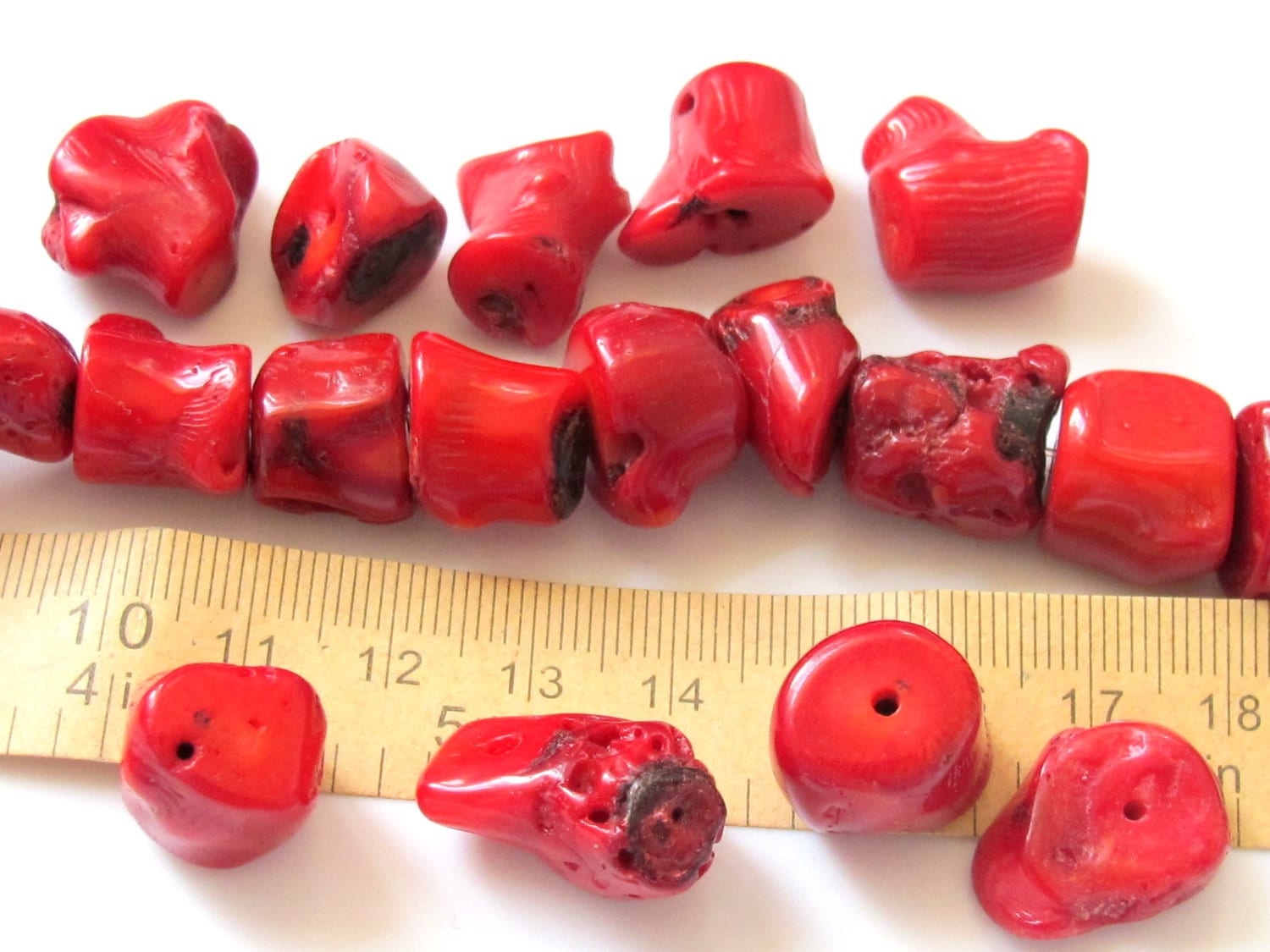 Red bamboo coral twigs - 4 pieces - GM032A
