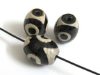 Tibetan etched agate dzi bead - GM043 - 1 bead