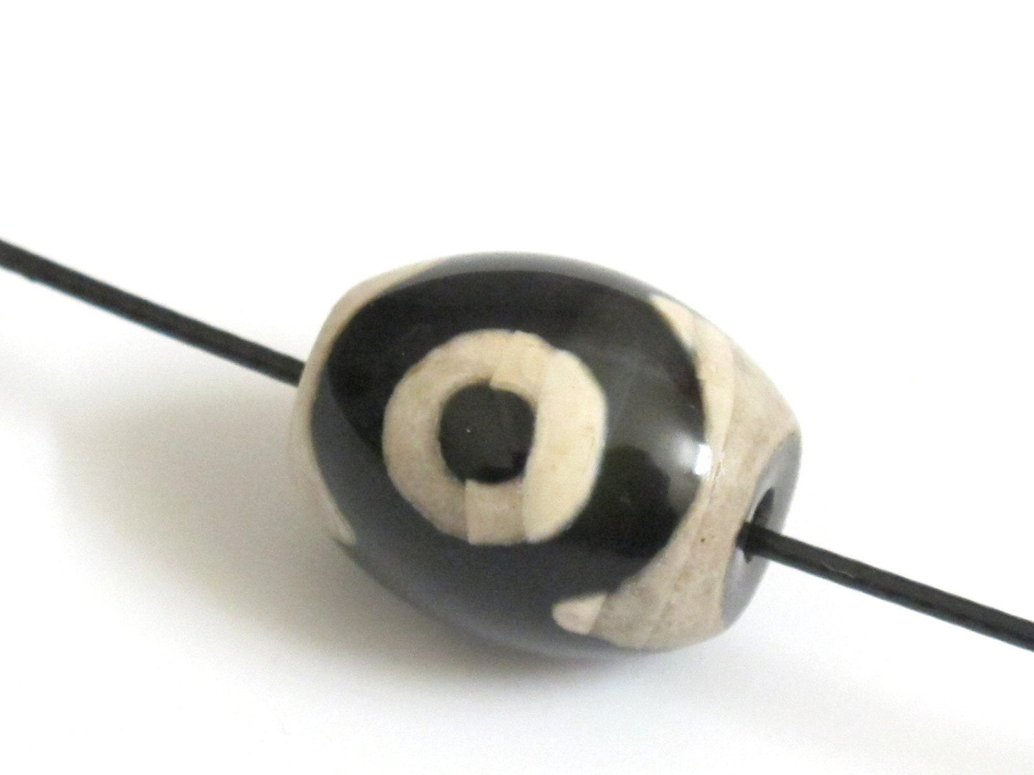 Tibetan etched agate dzi bead - GM043 - 1 bead