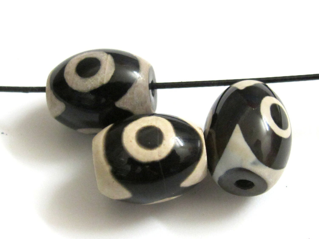 Tibetan etched agate dzi bead - GM043 - 1 bead