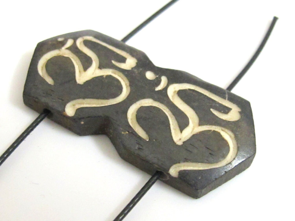 Large unique Om etched Bone two hole connector pendant - 1 bead - BD242