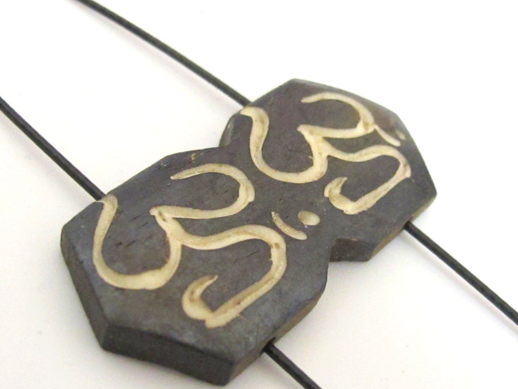 Large unique Om etched Bone two hole connector pendant - 1 bead - BD242