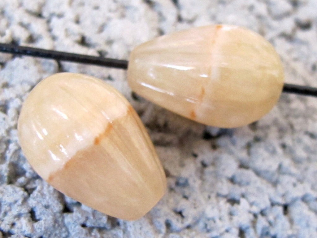Carved honey yellow melon carved agate gemstone beads - 2 beads - GM048