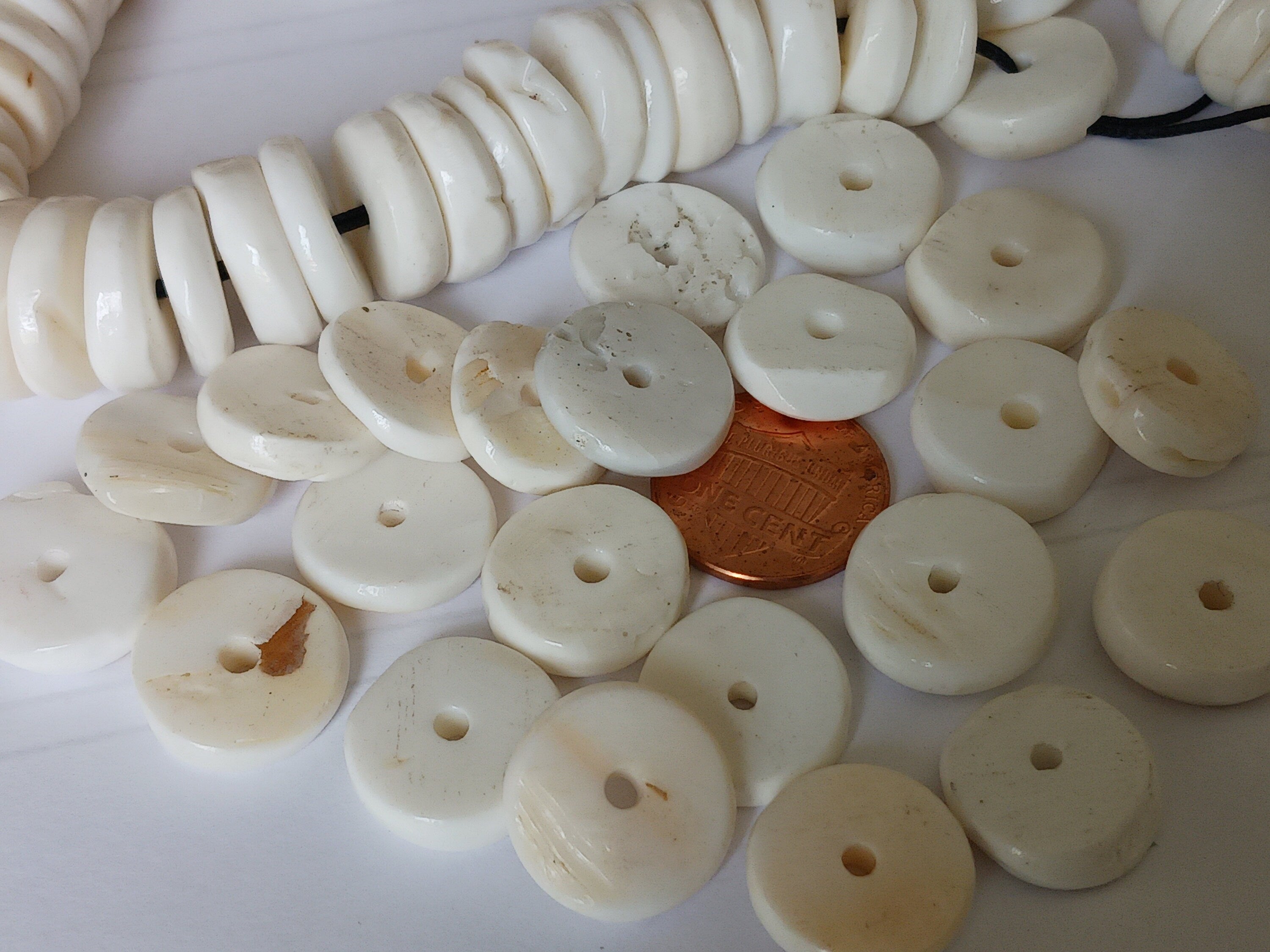 10 Beads - Tibetan Nepal Ethnic Naga conch shell flat disc beads 15-16 mm size - CH080