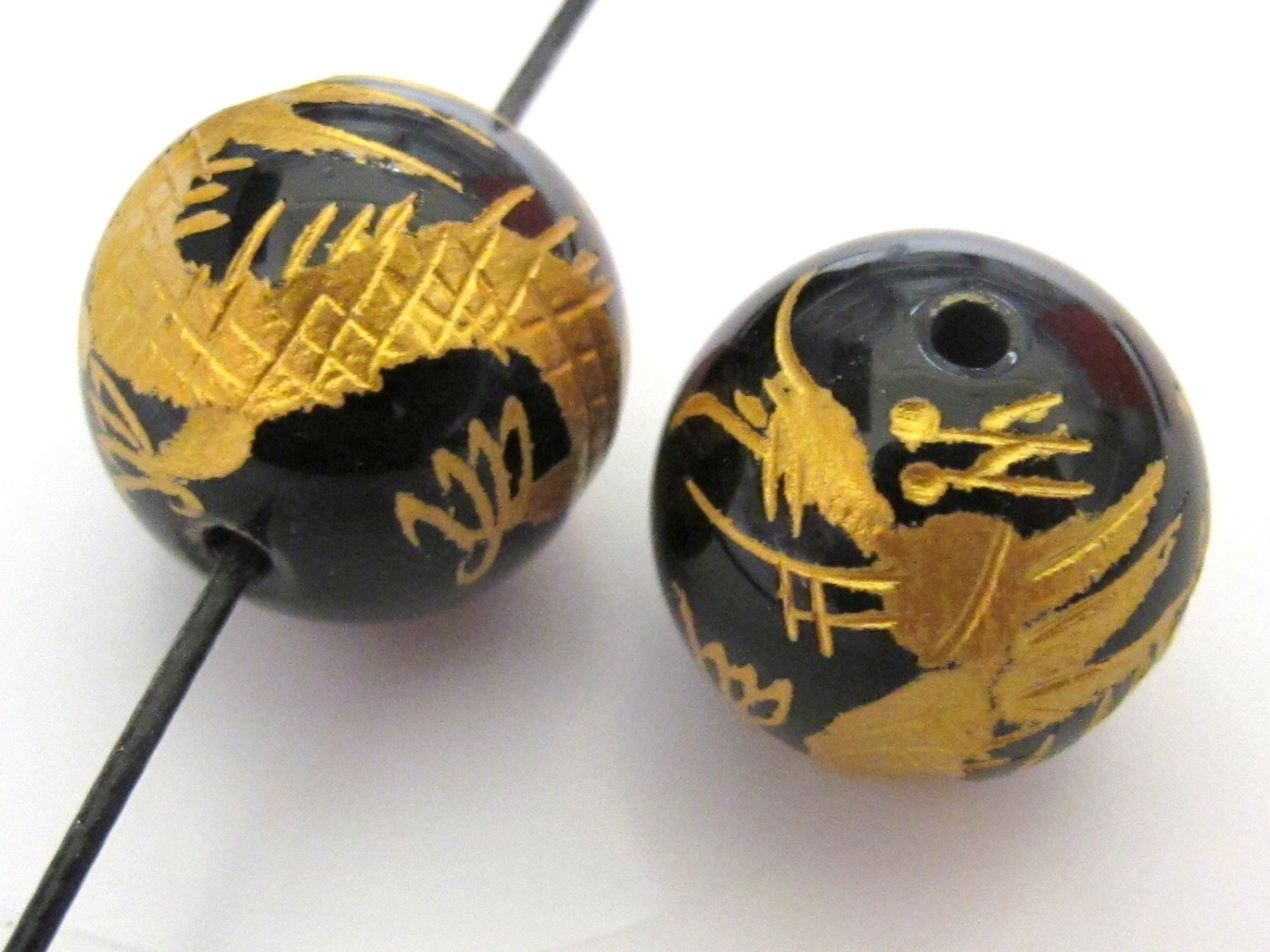 2 BEADS - Black onyx gemstone beads with gold Dragon painting - 12mm - GM066