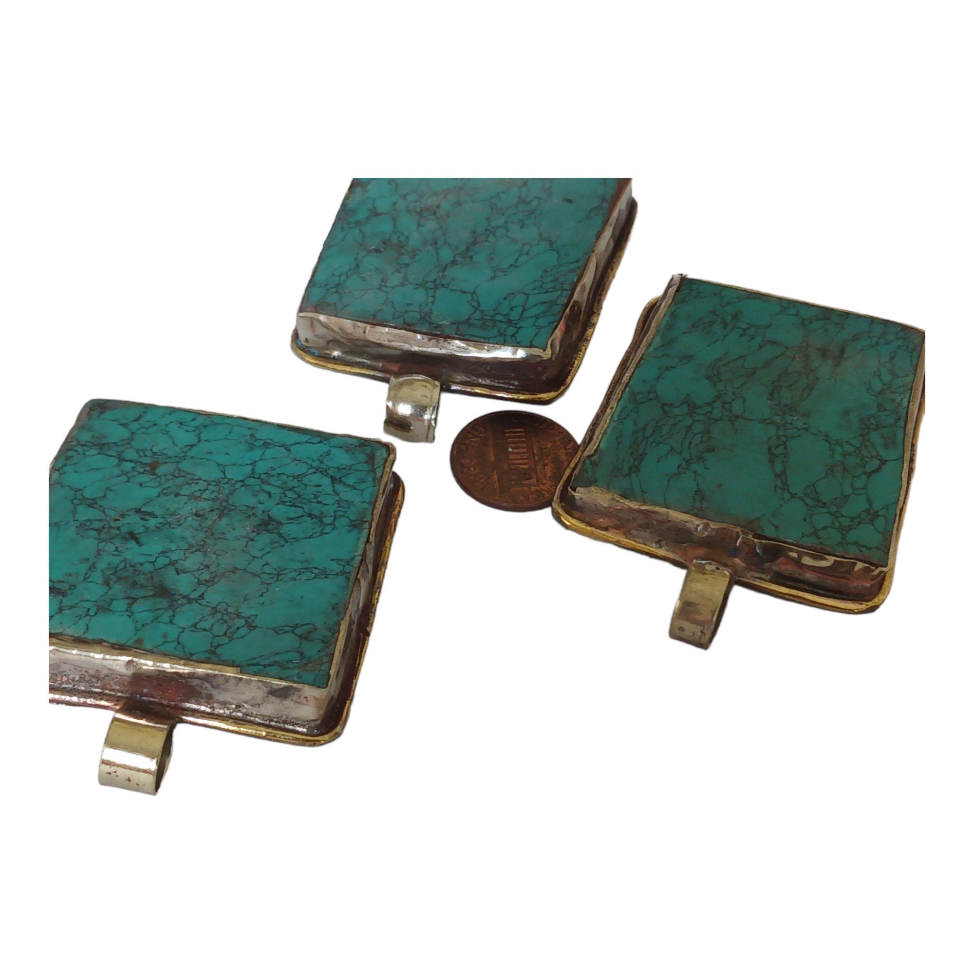 1 Pendant - Reversible Tibetan turquoise gemstone pendant with floral design on reverse side Nepal - PM622K
