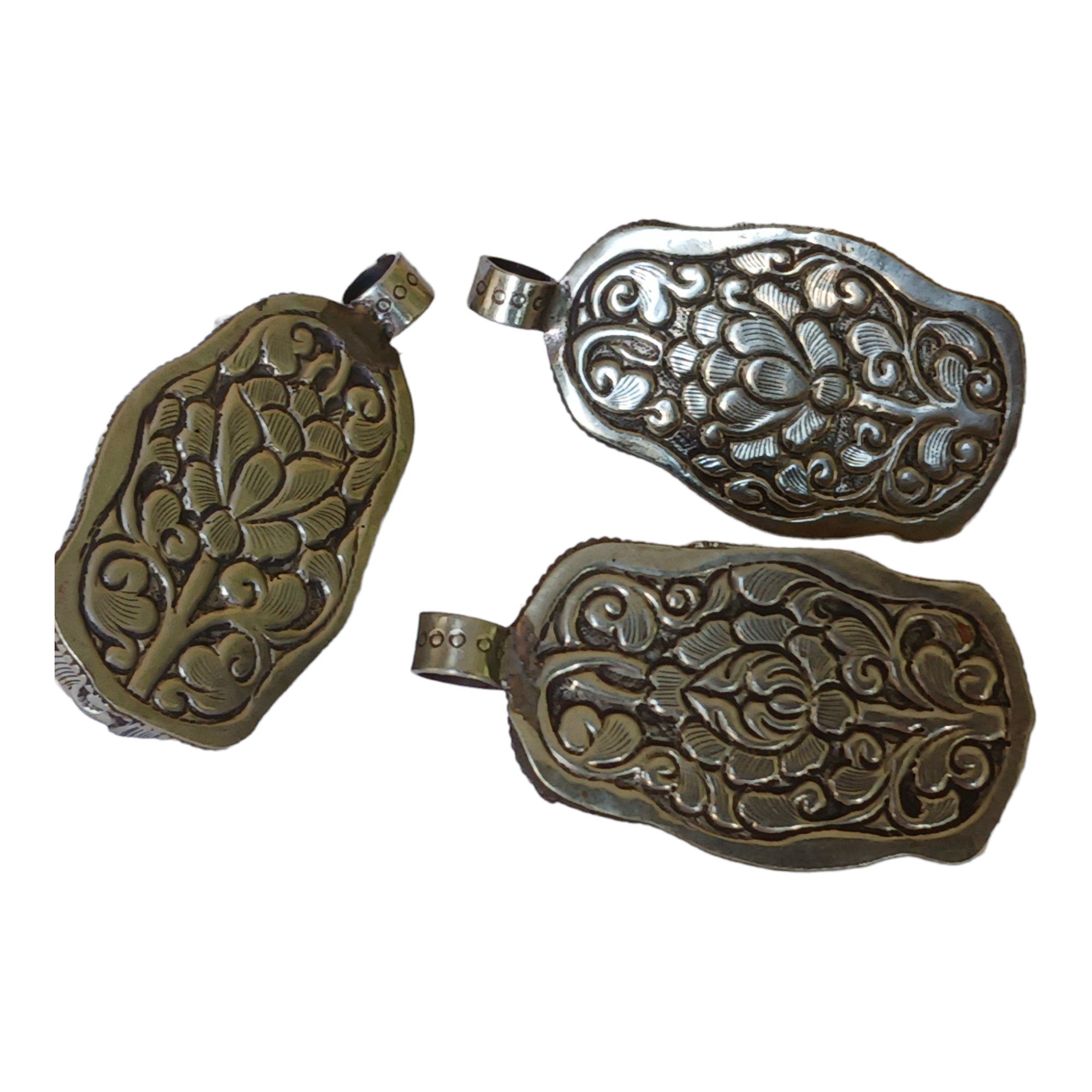 1 Pendant - Large recycled cattle bone Buddha pendant with floral carving on reverse side from Nepal -PB006T