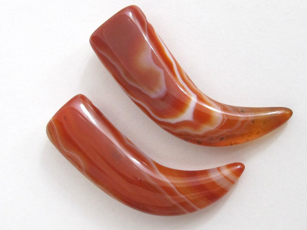 Carnelian banded agate gemstone horn tusk pendant - GM081