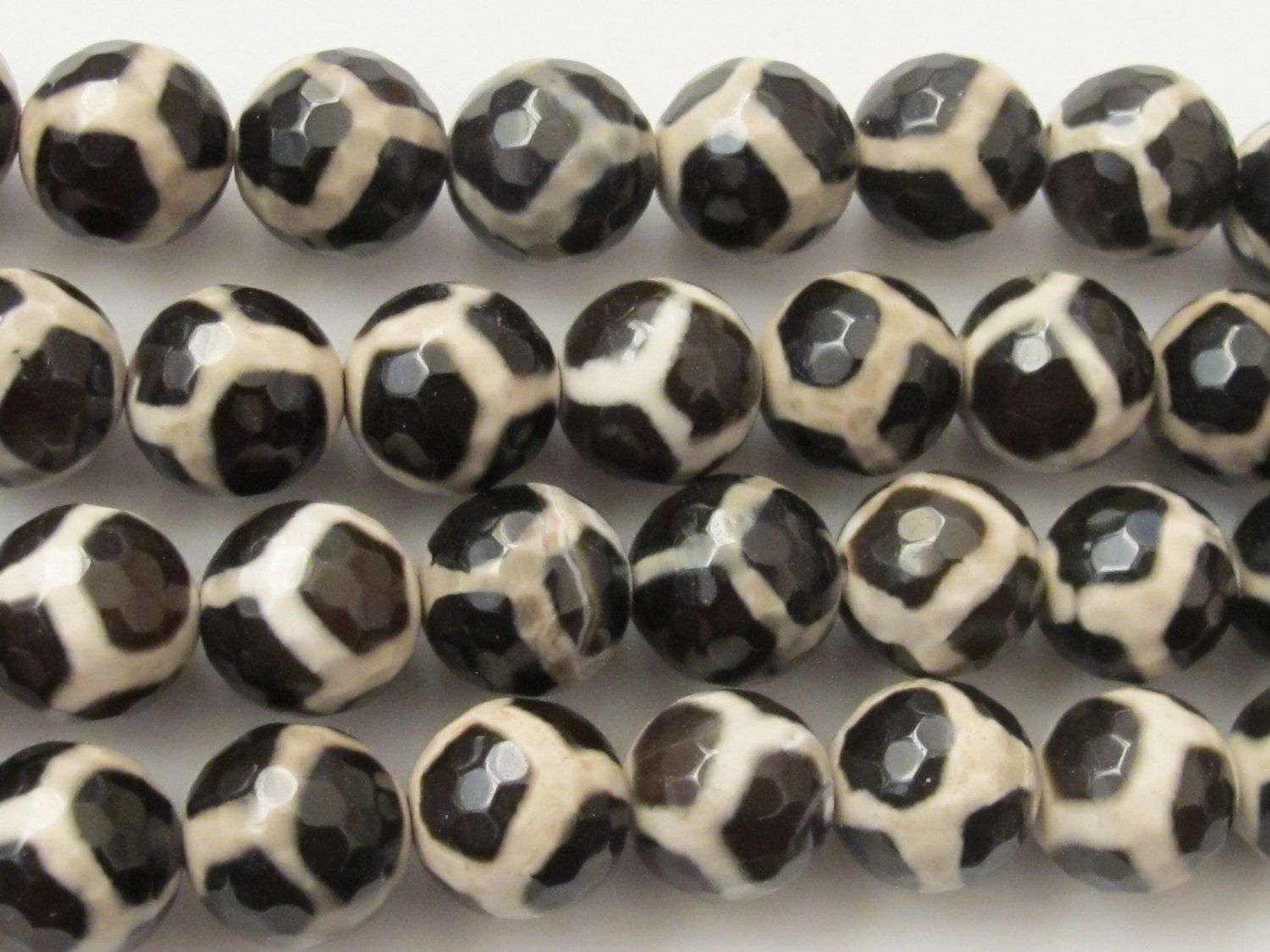 Tibetan faceted agate beads giraffe print 12 mm - 10 beads - GM240