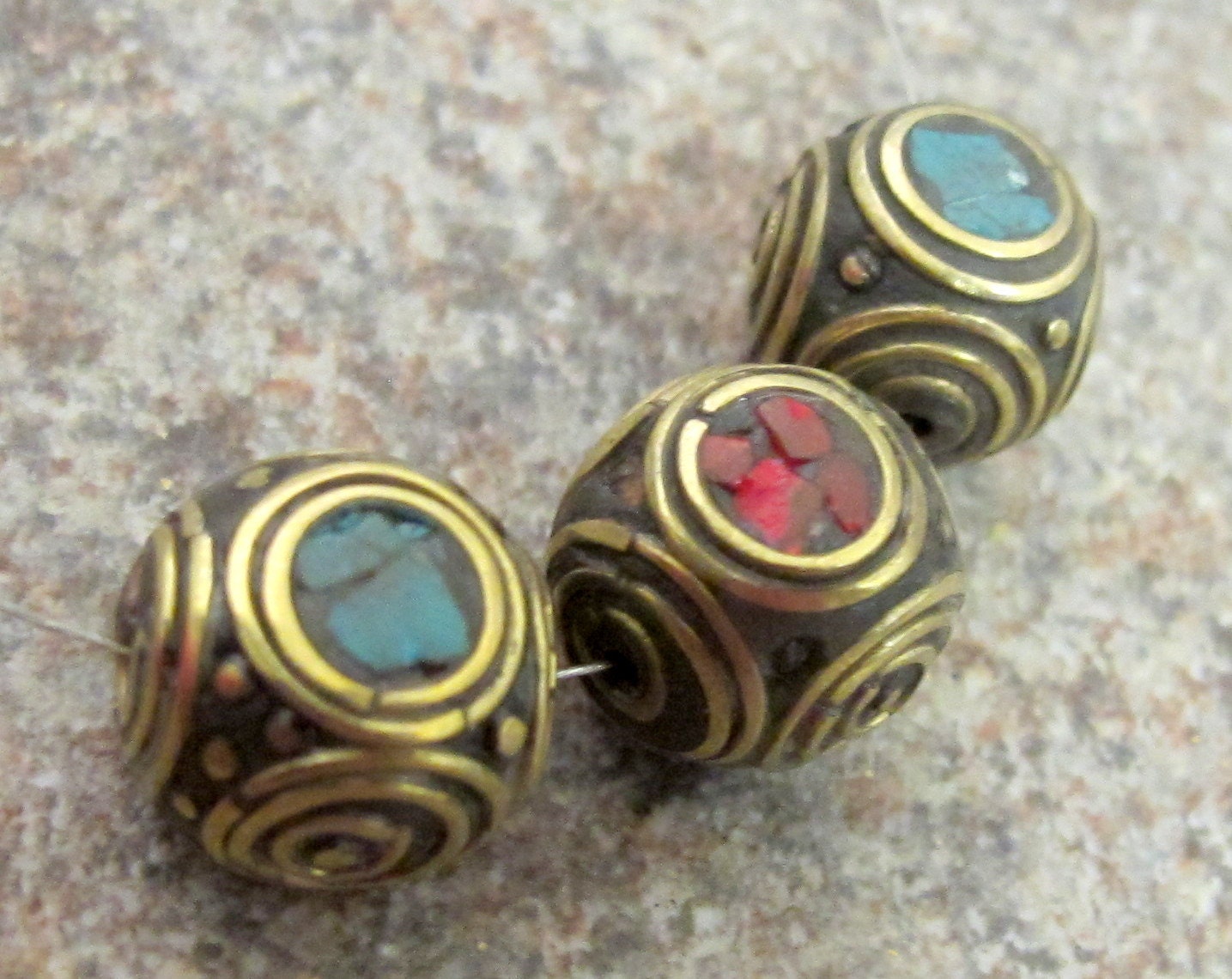 2 pieces - Beautiful cuboid Concentric circles design nepal Brass Beads - BD068