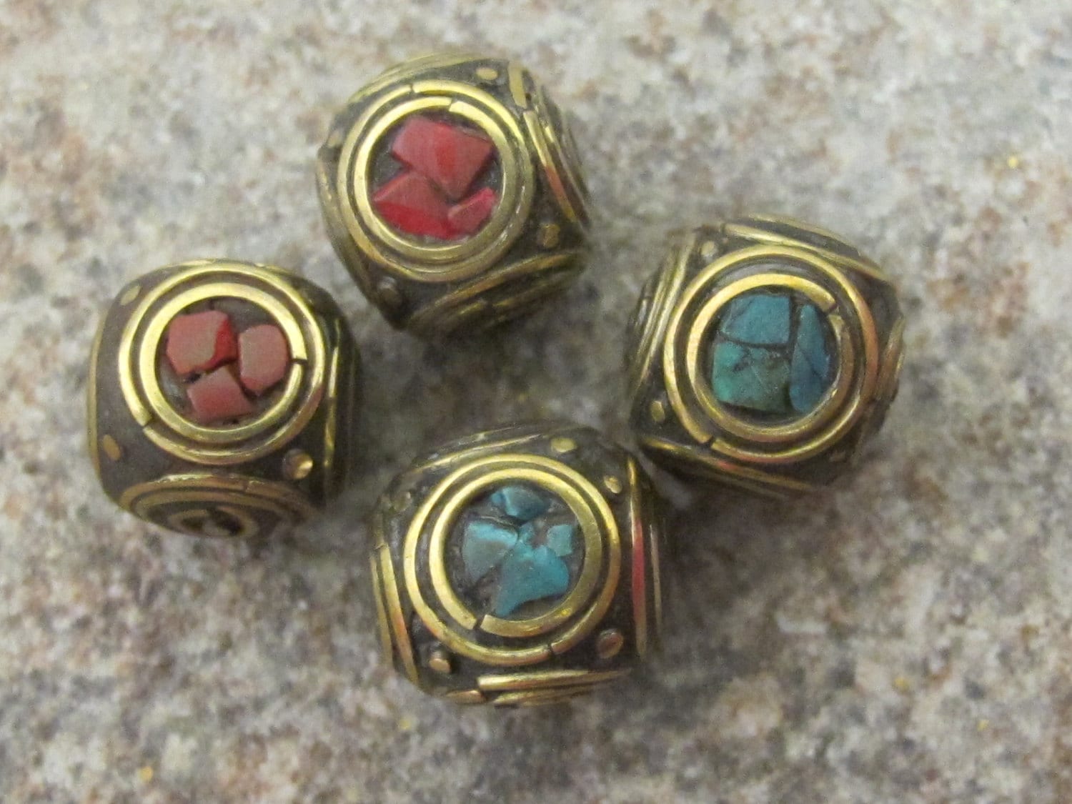 4 pieces - Beautiful cuboid nepal brass beads - BD068K